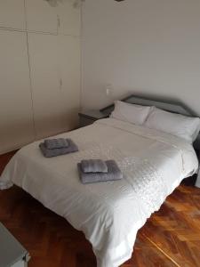 Cama ou camas em um quarto em Departamento Rosario Centro