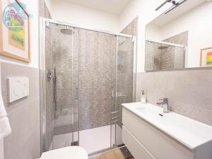 Koupelna v ubytování Corridoni 2E Tirabora Short Rent + 13 fotografií