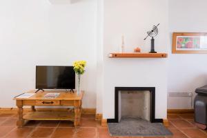 TV a/nebo společenská místnost v ubytování Kilkee Townhouse by Trident Holiday Homes