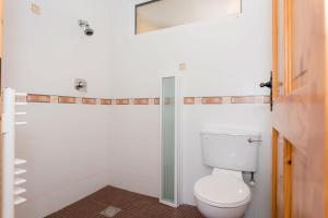 Koupelna v ubytování Kilkee Townhouse by Trident Holiday Homes
