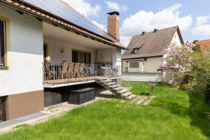 a balcony in a house with a yard at Villa am Wehr in Allersberg