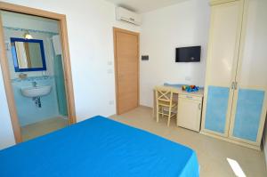 a bedroom with a blue bed and a sink at B&B Lu Cantoru in Marina di Pescoluse
