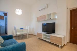 TV a/nebo společenská místnost v ubytování La Corte - HelloElba + 4 fotografie