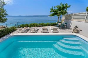 Bazén v ubytování "Villa Del Mar" Beach Villa nebo v jeho okolí