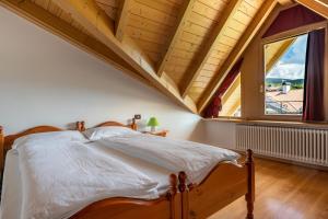 A bed or beds in a room at Agritur Cristina