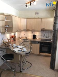 Kuchyň nebo kuchyňský kout v ubytování Haus Strandburg Ferienwohnung "Möwenblick"