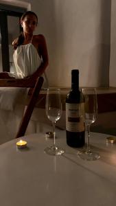Напої в The Muses of Santorini Private Jacuzzi Suites
