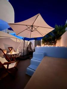 Зображення з фотогалереї помешкання The Muses of Santorini Private Jacuzzi Suites у місті Vóthon