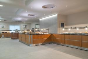 Kuchyň nebo kuchyňský kout v ubytování CNic Gemini Hotel
