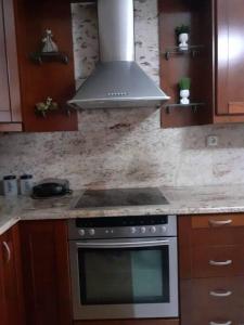 Кухня или мини-кухня в SIMOS' sea view house
