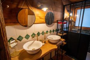 Koupelna v ubytování Savoya Lodges