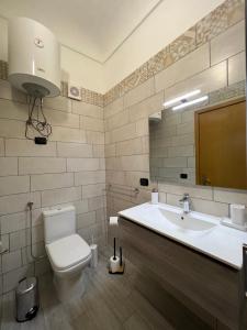 a bathroom with a toilet and a sink at Cocciu D'Amuri in Sommatino