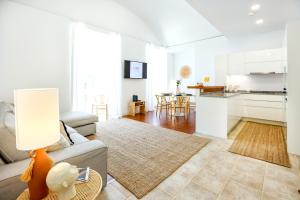 Kuchyň nebo kuchyňský kout v ubytování Faro Away From Home Apartment