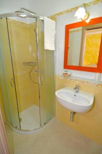 a bathroom with a shower and a sink at B&B Lu Cantoru in Marina di Pescoluse