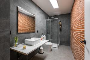 Ein Badezimmer in der Unterkunft BARCELONA´S TROPICAL OASIS