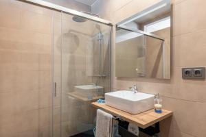 Ein Badezimmer in der Unterkunft BARCELONA´S TROPICAL OASIS