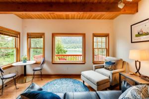 a living room with a couch and chairs and windows at Juneau Vacation Home Stunning View and Beach Access in Mendenhaven