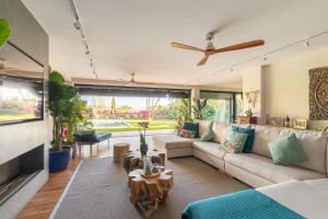 Ein Sitzbereich in der Unterkunft BARCELONA´S TROPICAL OASIS