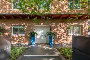Das Gebäude in dem sich die Villa befindet
