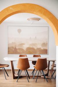 a table with chairs and a painting on the wall at House on Lake/ HL in Därligen