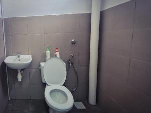 Koupelna v ubytování JAZZ HOMESTAY JASIN BESTARI MELAKA + 11 fotografií