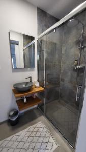 Koupelna v ubytování Apartman s bazénem a saunou