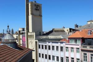 Blick auf die Skyline der Stadt mit Gebäuden in der Unterkunft Plano C 2 Oporto Downtown in Porto