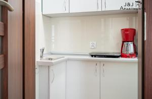Kuchyňa alebo kuchynka v ubytovaní J&J Apartments, Szeroka 25, Apartament 14 + 22 fotografií