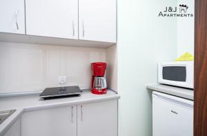 Kuchyňa alebo kuchynka v ubytovaní J&J Apartments, Szeroka 25, Apartament 14
