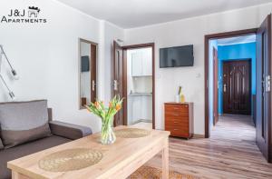Televízia a/alebo spoločenská miestnosť v ubytovaní J&J Apartments, Szeroka 25, Apartament 14