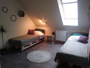 Postel nebo postele na pokoji v ubytování Apartamenty Zielone Drzwi