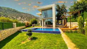 a house with a swimming pool in a yard at Villa w Pool Jacuzzi 5 min to Marina in Antalya in Finike