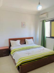 a bedroom with a large bed in a room at Appartement xandra in Dakar