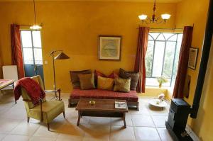 Χώρος καθιστικού στο המקום של מירה'לה - חדרי אירוח קסומים, רומנטיים ומבודדים בחיק הטבע