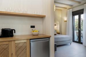 Dapur atau dapur kecil di Aesthete Suites