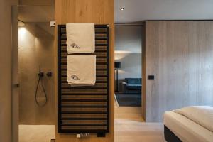 A bathroom at Sportony Mountain Lodges