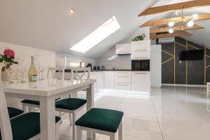 Kuchyňa alebo kuchynka v ubytovaní Bianco Apartamenty Laskowa - Zator