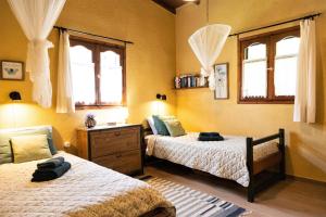 Postel nebo postele na pokoji v ubytování Villa Pigadi Nikiti beach vacation