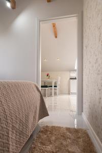 Posteľ alebo postele v izbe v ubytovaní Bianco Apartamenty Laskowa - Zator