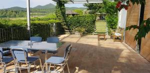 a patio with a table and chairs and a fence at Casale del Mare in Castiglioncello