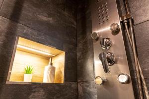 a bathroom with a shower with a sink and a window at La cabaña de Lilith in Aren