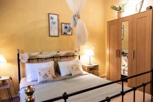 Postel nebo postele na pokoji v ubytování Villa Pigadi Nikiti beach vacation
