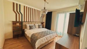 Postel nebo postele na pokoji v ubytování BİLİRİS HOTEL