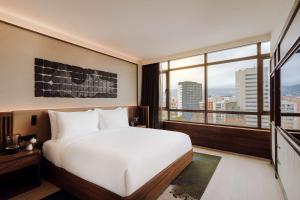 Posteľ alebo postele v izbe v ubytovaní Nobu Hotel Barcelona
