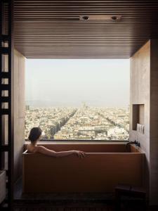 Posteľ alebo postele v izbe v ubytovaní Nobu Hotel Barcelona