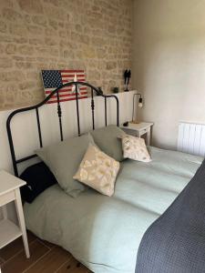 Posteľ alebo postele v izbe v ubytovaní CHÂTEAU DE FRANQUETOT & D Day Collins Museum
