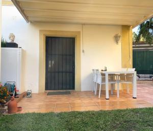 Patio alebo iná vonkajšia časť ubytovania Holiday Apartment Javea, Puerto, planta baja, 2 bedr, own garden