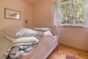 a room with two beds with pillows and a window at Cabin - Sleeps 6 - Pets Ok - Pato - Parking in Ørnes