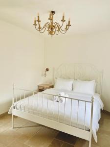 Giường trong phòng chung tại Highland Forest Zimmers +19 ảnh