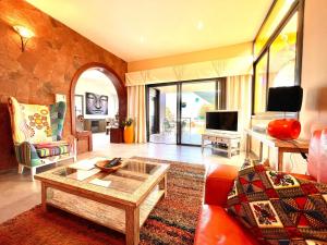 Fotografie z fotogalerie ubytování Estupenda Villa con Wifi, piscina privada, BBQ en Tenerife Sur v destinaci Adeje